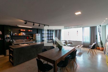 Casa à venda com 739m², 4 quartos e 6 vagas Casa à venda com 739m², 4 quartos e 6 vagasSala/Cozinha