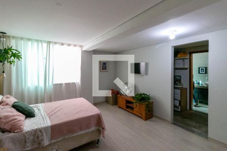 Casa à venda com 739m², 4 quartos e 6 vagas Casa à venda com 739m², 4 quartos e 6 vagasQuarto 3