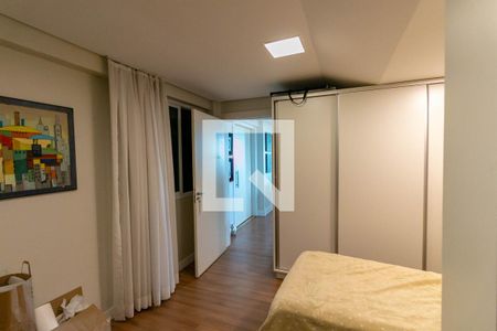 Casa à venda com 739m², 4 quartos e 6 vagas Casa à venda com 739m², 4 quartos e 6 vagasQuarto 1