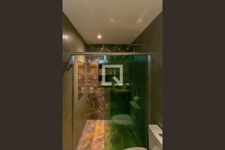 Casa à venda com 739m², 4 quartos e 6 vagas Casa à venda com 739m², 4 quartos e 6 vagasBanheiro 2