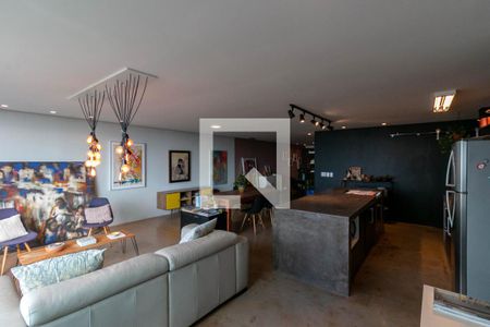 Casa à venda com 739m², 4 quartos e 6 vagas Casa à venda com 739m², 4 quartos e 6 vagasSala/Cozinha