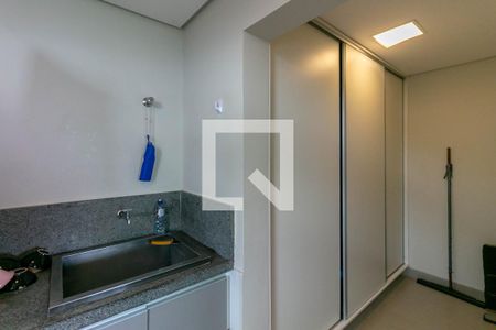 Casa à venda com 739m², 4 quartos e 6 vagas Casa à venda com 739m², 4 quartos e 6 vagasSala