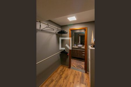 Casa à venda com 739m², 4 quartos e 6 vagas Casa à venda com 739m², 4 quartos e 6 vagasQuarto 2