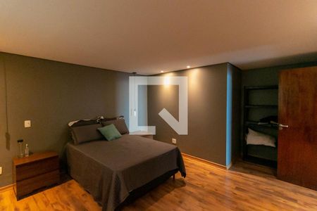 Casa à venda com 739m², 4 quartos e 6 vagas Casa à venda com 739m², 4 quartos e 6 vagasQuarto 2