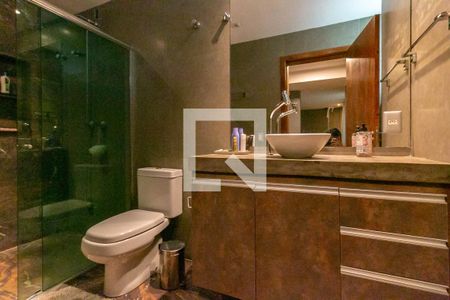 Casa à venda com 739m², 4 quartos e 6 vagas Casa à venda com 739m², 4 quartos e 6 vagasBanheiro 2