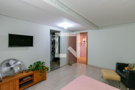 Casa à venda com 739m², 4 quartos e 6 vagas Casa à venda com 739m², 4 quartos e 6 vagasQuarto 3