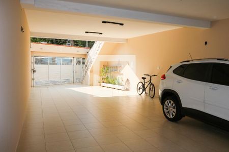 Casa à venda com 248m², 3 quartos e 6 vagas Casa à venda com 248m², 3 quartos e 6 vagasGaragem