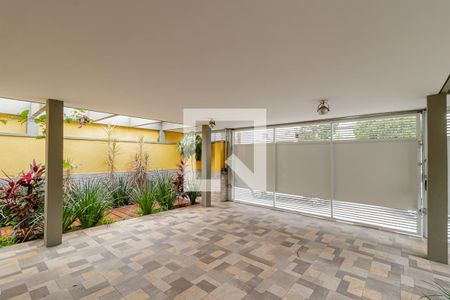 Casa à venda com 356m², 4 quartos e 2 vagas Casa à venda com 356m², 4 quartos e 2 vagasGaragem