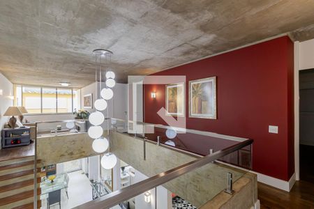 Casa à venda com 356m², 4 quartos e 2 vagas Casa à venda com 356m², 4 quartos e 2 vagasCorredor