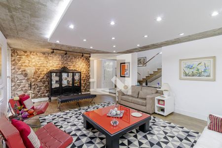 Casa à venda com 356m², 4 quartos e 2 vagas Casa à venda com 356m², 4 quartos e 2 vagasSala de Estar