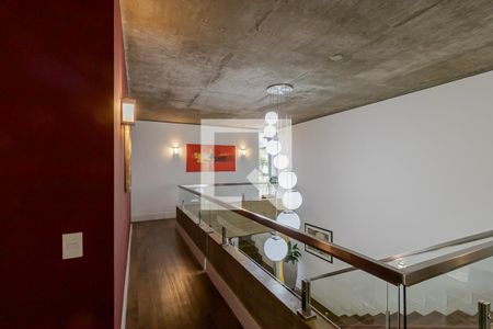 Casa à venda com 356m², 4 quartos e 2 vagas Casa à venda com 356m², 4 quartos e 2 vagasCorredor