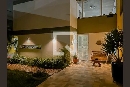 Casa à venda com 356m², 4 quartos e 2 vagas Casa à venda com 356m², 4 quartos e 2 vagasIluminação Noturna