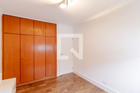 Casa à venda com 356m², 4 quartos e 2 vagas Casa à venda com 356m², 4 quartos e 2 vagasQuarto 2