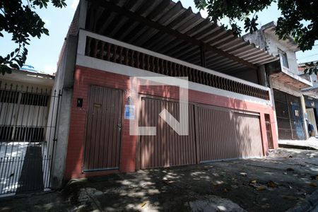 Casa à venda com 280m², 4 quartos e 3 vagas Casa à venda com 280m², 4 quartos e 3 vagasFachada