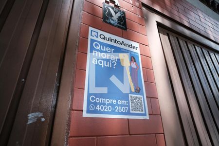 Casa à venda com 280m², 4 quartos e 3 vagas Casa à venda com 280m², 4 quartos e 3 vagasPlaquinha