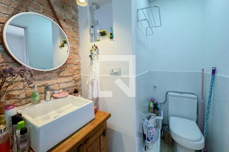 Banheiro da Suíte de casa de condomínio para alugar com 2 quartos, 110m² em Vila Olímpia, São Paulo