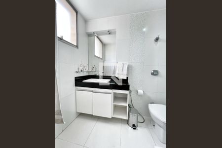 Apartamento à venda com 140m², 4 quartos e 3 vagas Apartamento à venda com 140m², 4 quartos e 3 vagasBanheiro do quarto 1