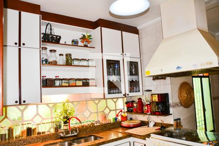 Casa à venda com 389m², 4 quartos e 4 vagasCozinha