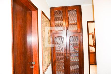 Casa à venda com 389m², 4 quartos e 4 vagasCorredor