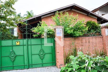 Casa à venda com 389m², 4 quartos e 4 vagasFachada