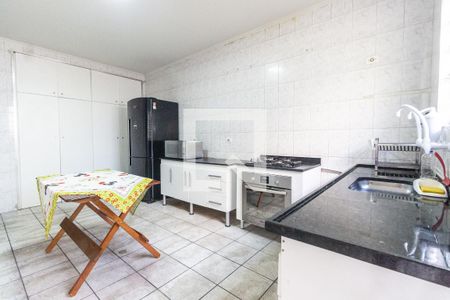 Casa à venda com 250m², 4 quartos e 2 vagas Casa à venda com 250m², 4 quartos e 2 vagasCozinha