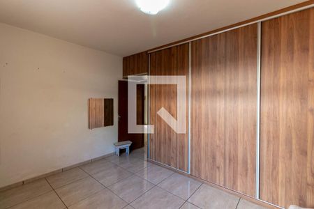 Casa à venda com 243m², 4 quartos e 2 vagasQuarto 1