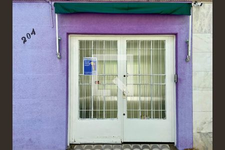 Casa à venda com 162m², 3 quartos e 4 vagas Casa à venda com 162m², 3 quartos e 4 vagasFachada