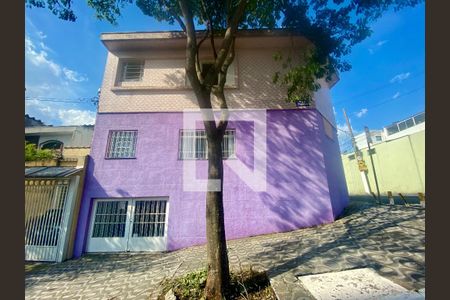Casa à venda com 162m², 3 quartos e 4 vagas Casa à venda com 162m², 3 quartos e 4 vagasFachada