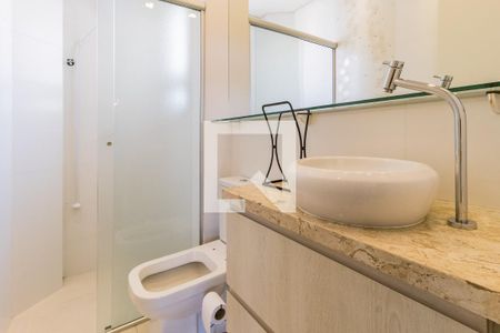 Banheiro de kitnet/studio à venda com 1 quarto, 42m² em São Sebastião, Porto Alegre