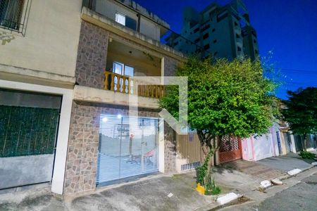 Casa à venda com 220m², 4 quartos e 2 vagasFachada