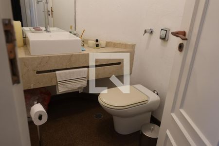 Apartamento para alugar com 227m², 3 quartos e 2 vagasBanheiro quarto 1