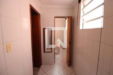Casa à venda com 200m², 2 quartos e 1 vagaBanheiro