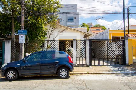 Casa à venda com 260m², 5 quartos e 4 vagas Casa à venda com 260m², 5 quartos e 4 vagasFachada