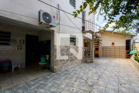 Casa à venda com 260m², 5 quartos e 4 vagas Casa à venda com 260m², 5 quartos e 4 vagasQuintal da casa 1 e 2