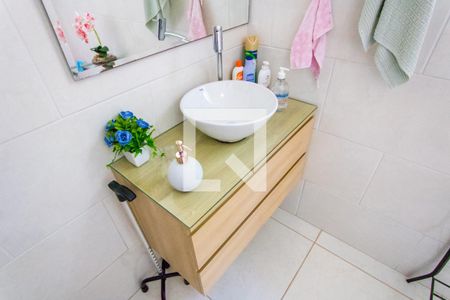 Casa à venda com 260m², 5 quartos e 4 vagas Casa à venda com 260m², 5 quartos e 4 vagasCasa 2 - Banheiro social 2