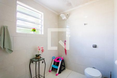 Casa à venda com 260m², 5 quartos e 4 vagas Casa à venda com 260m², 5 quartos e 4 vagasCasa 2 - Banheiro social 2