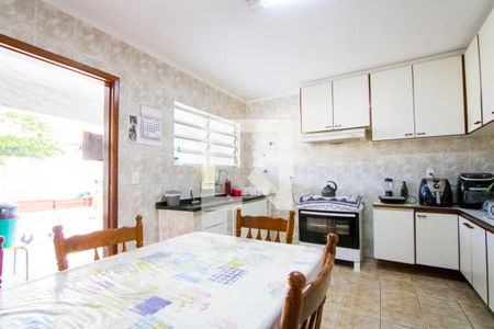 Casa à venda com 260m², 5 quartos e 4 vagas Casa à venda com 260m², 5 quartos e 4 vagasCasa 2 - Cozinha