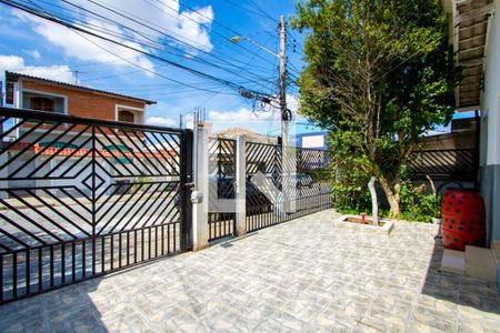 Casa à venda com 260m², 5 quartos e 4 vagas Casa à venda com 260m², 5 quartos e 4 vagasQuintal da casa 1 e 2