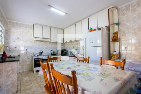 Casa à venda com 260m², 5 quartos e 4 vagas Casa à venda com 260m², 5 quartos e 4 vagasCasa 2 - Cozinha