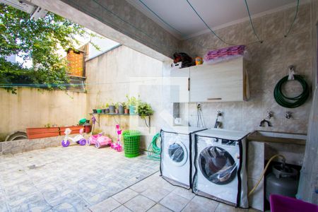 Casa à venda com 260m², 5 quartos e 4 vagas Casa à venda com 260m², 5 quartos e 4 vagasCasa 2 - Área de serviço