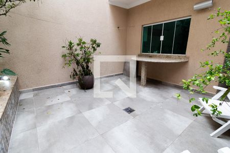 Casa à venda com 168m², 4 quartos e 4 vagas Casa à venda com 168m², 4 quartos e 4 vagasJardim