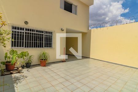 Casa à venda com 252m², 3 quartos e 5 vagas Casa à venda com 252m², 3 quartos e 5 vagasFachaa