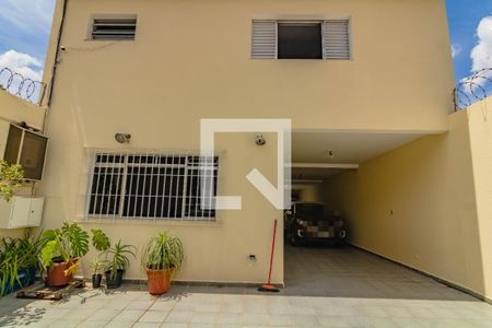 Casa à venda com 252m², 3 quartos e 5 vagas Casa à venda com 252m², 3 quartos e 5 vagasFachada