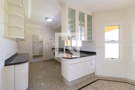 Casa de condomínio à venda com 330m², 3 quartos e 6 vagasCozinha