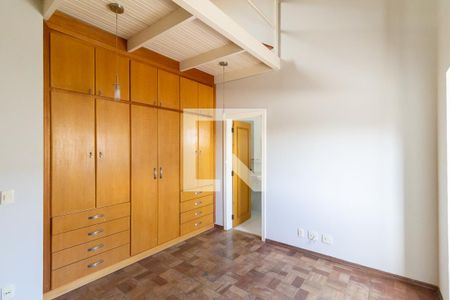 Casa de condomínio à venda com 330m², 3 quartos e 6 vagasQuarto da suíte 2