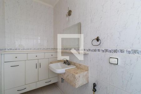 Casa de condomínio à venda com 330m², 3 quartos e 6 vagasBanheiro da suíte 2