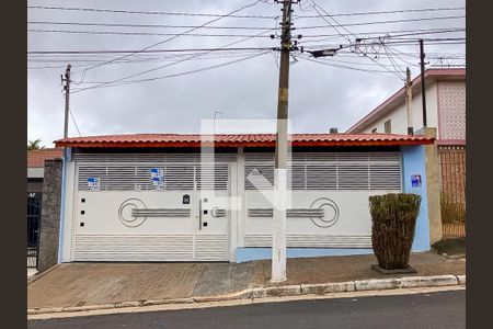 Casa à venda com 250m², 3 quartos e 4 vagas Casa à venda com 250m², 3 quartos e 4 vagasFachada