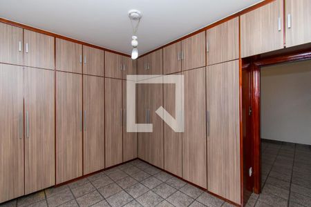 Casa à venda com 250m², 3 quartos e 4 vagas Casa à venda com 250m², 3 quartos e 4 vagasSuíte