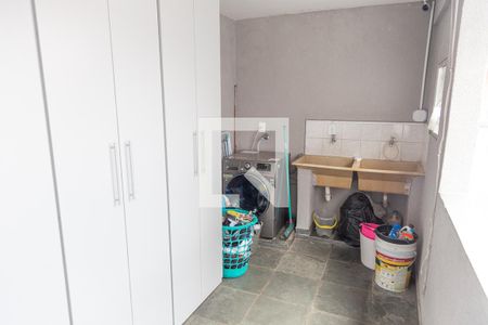 Casa à venda com 250m², 3 quartos e 2 vagas Casa à venda com 250m², 3 quartos e 2 vagasÁrea de Serviço