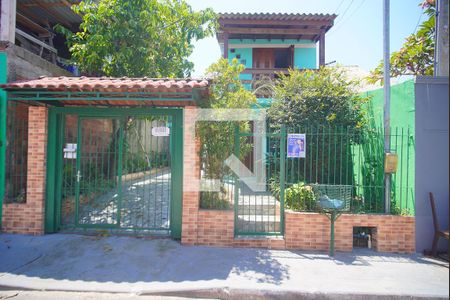 Casa à venda com 120m², 2 quartos e 1 vaga Casa à venda com 120m², 2 quartos e 1 vagaFachada